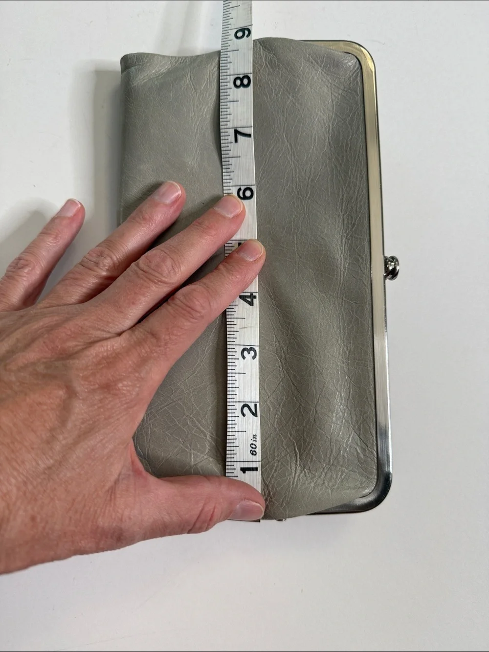 HOBO Lauren clutch in gravel grey Leather Kiss-Lock Wallet